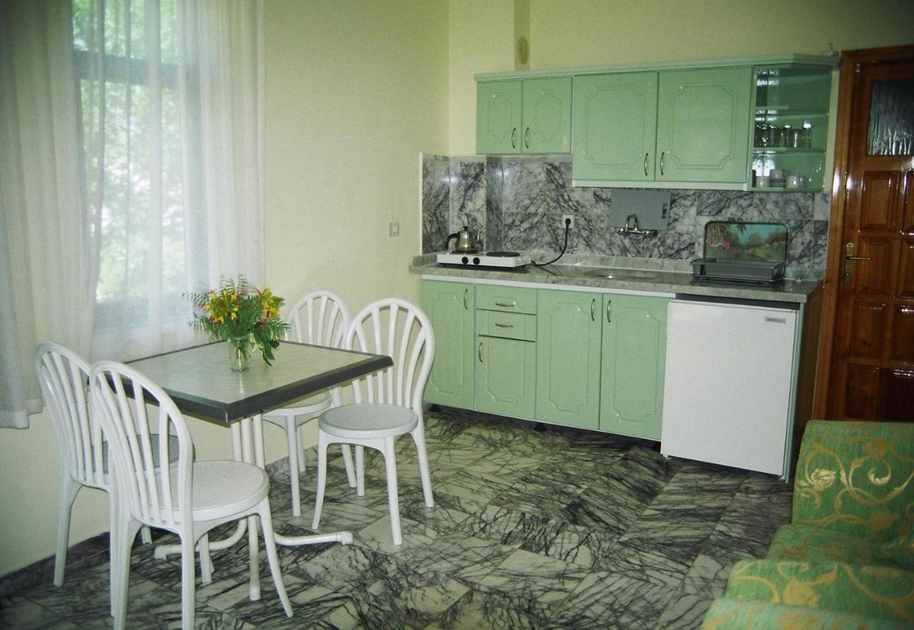 מוגלה Oezay Apart Otel מראה חיצוני תמונה