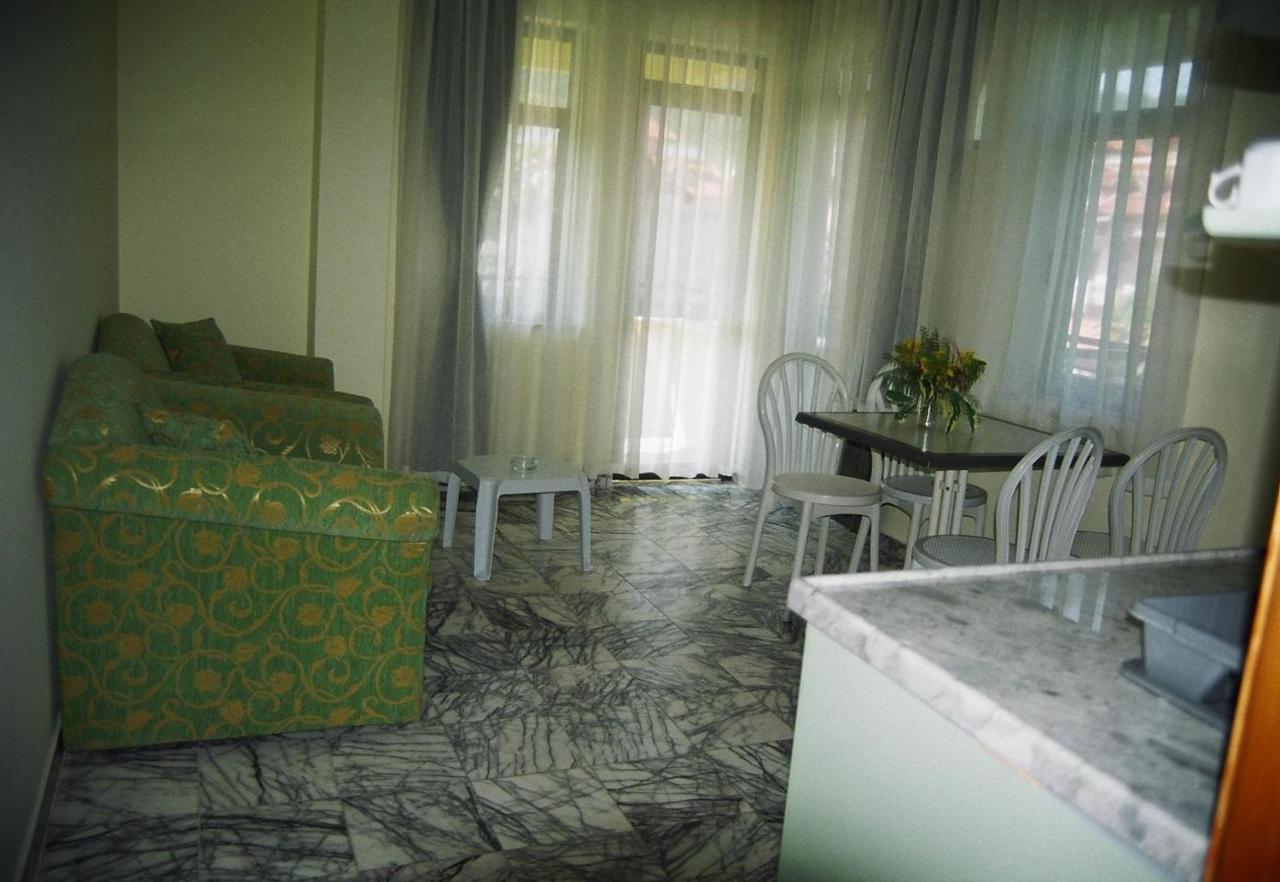 מוגלה Oezay Apart Otel מראה חיצוני תמונה